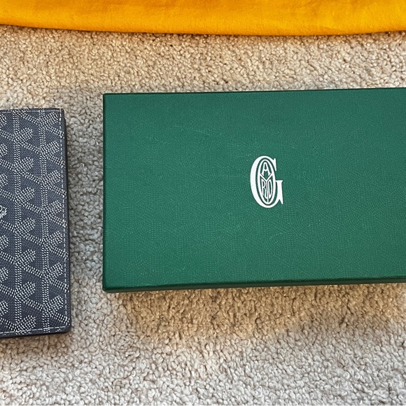 Goyard Passport Holder Grey - Picture 1 of 5